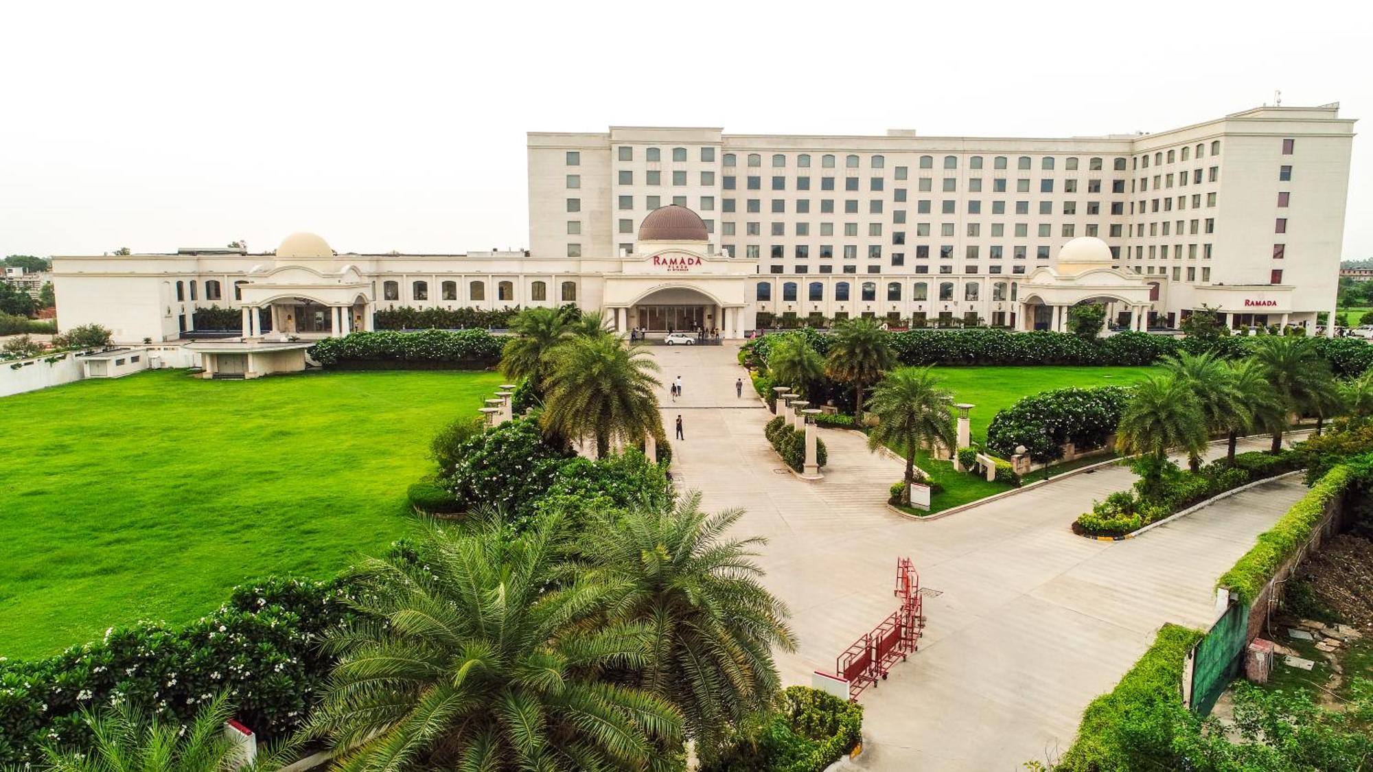 Ramada Plaza By Wyndham Lucknow 호텔 외부 사진