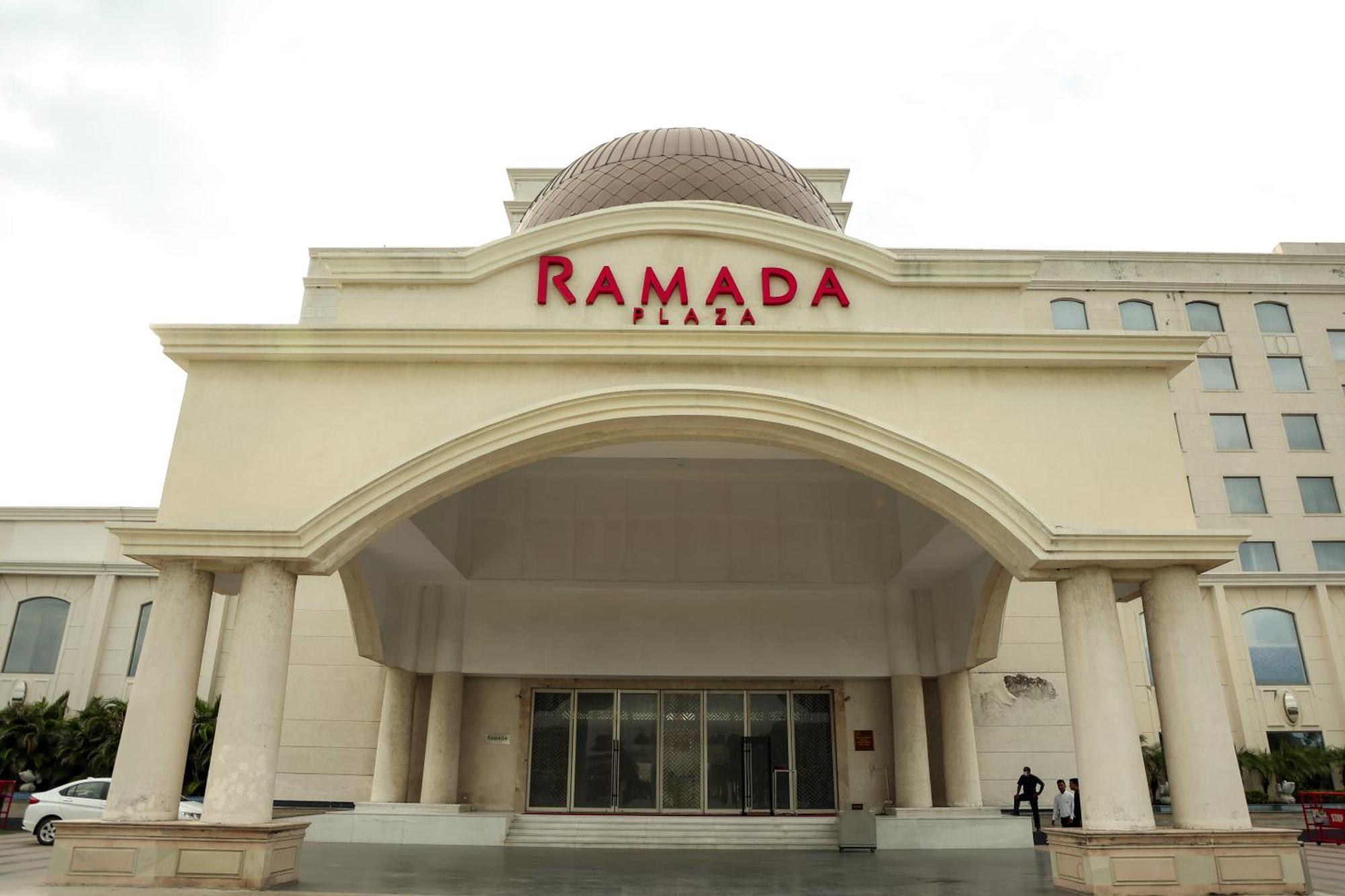Ramada Plaza By Wyndham Lucknow 호텔 외부 사진